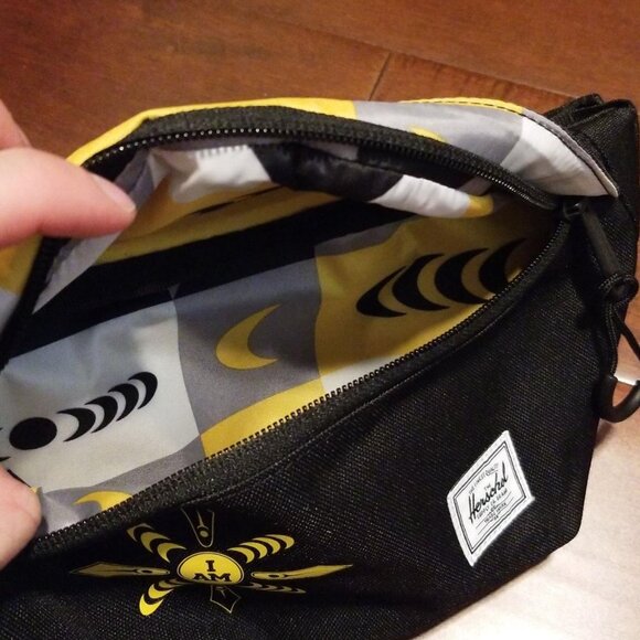 2025 Invictus Games Herschel Fanny Pack - Picture 2 of 3